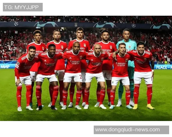 西甲焦点战曼联与AC米兰战平红牌事件引发全场热议